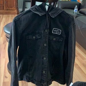 Men’s jean jacket.